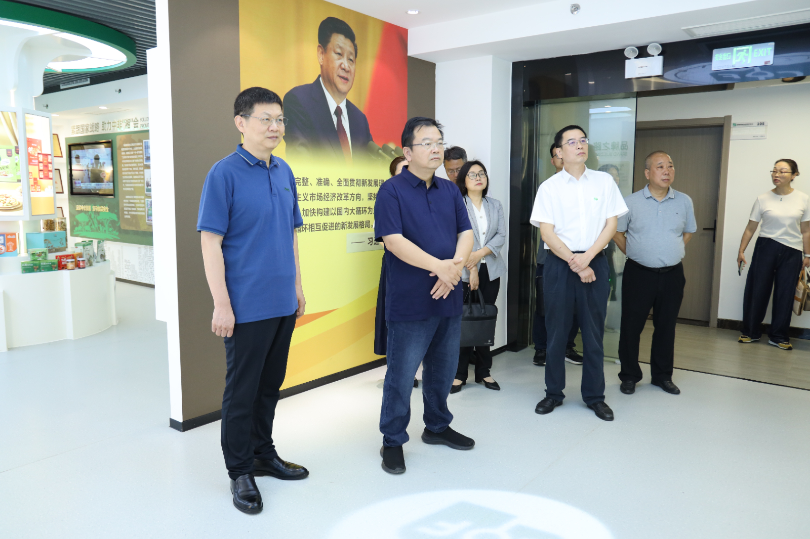 湖南省國資委黨委委員、副主任馮傳良一行調(diào)研湖南農(nóng)業(yè)集團(tuán)